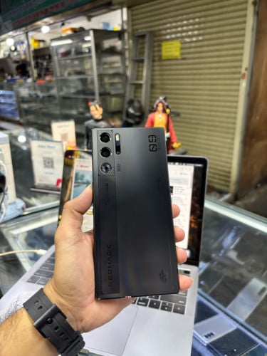 Redmagic9pro plus 1TB Ram24G Sim2 CH ម៉ាសុីនសានុំបែកខ្នងតិច