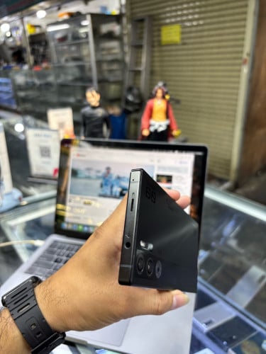 Redmagic9pro plus 1TB Ram24G Sim2 CH ម៉ាសុីនសានុំបែកខ្នងតិច
