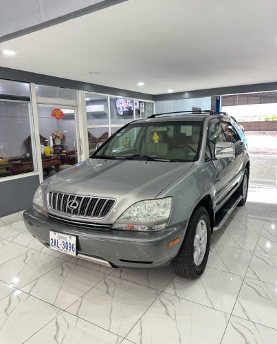 RX300 ឆ្នាំ03 ប៉ុង2 ឡានស្អាតទឹកថ្នាំបាញ់តែថ្ពាល់មួយគត់