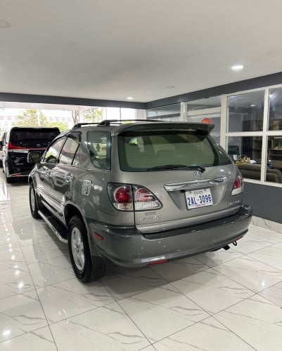 RX300 ឆ្នាំ03 ប៉ុង2 ឡានស្អាតទឹកថ្នាំបាញ់តែថ្ពាល់មួយគត់