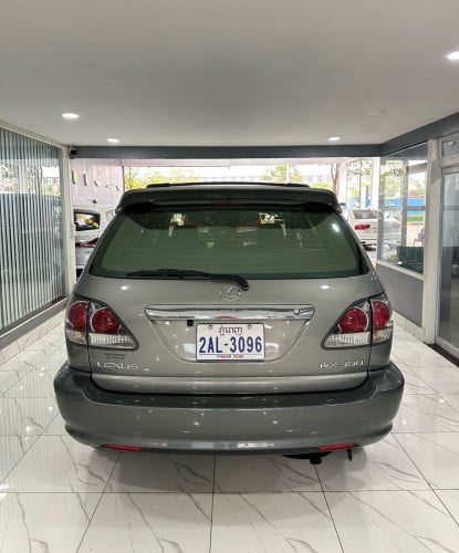 RX300 ឆ្នាំ03 ប៉ុង2 ឡានស្អាតទឹកថ្នាំបាញ់តែថ្ពាល់មួយគត់