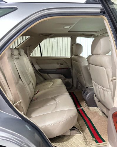 RX300 ឆ្នាំ03 ប៉ុង2 ឡានស្អាតទឹកថ្នាំបាញ់តែថ្ពាល់មួយគត់