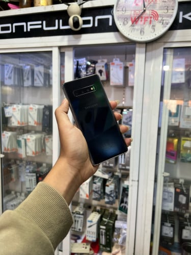Samsung Galaxy S10+ កញ្ចក់កោង Memory 128GB Ram 8 អីវ៉ាន់ក្រុមហ៊ុន ដាក់បានស៉ីម2 តួរស្អាត 99%