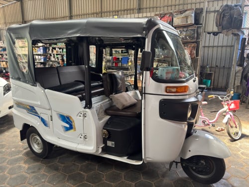Sell ម៉ូតូ កង់បី(Pass App) សេរី ឆ្នាំ 2026 (4400km)