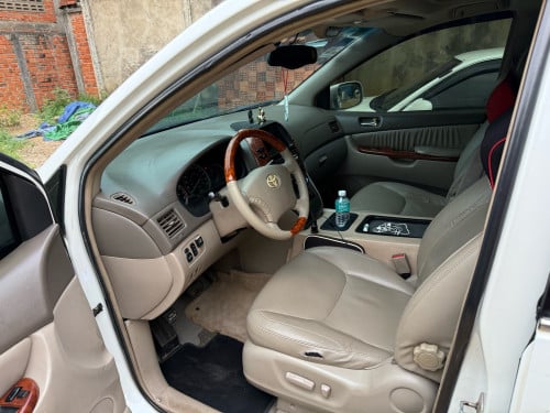Sienna XLE/P1 (ហ្គាសហើយ)