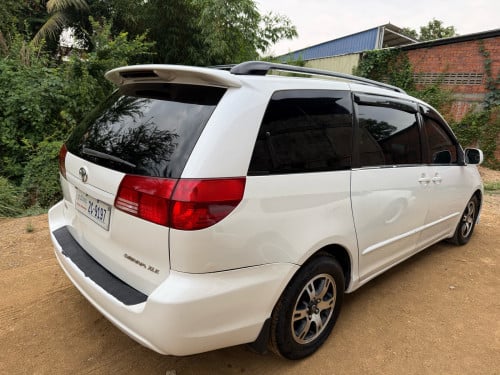 Sienna XLE/P1 (ហ្គាសហើយ)