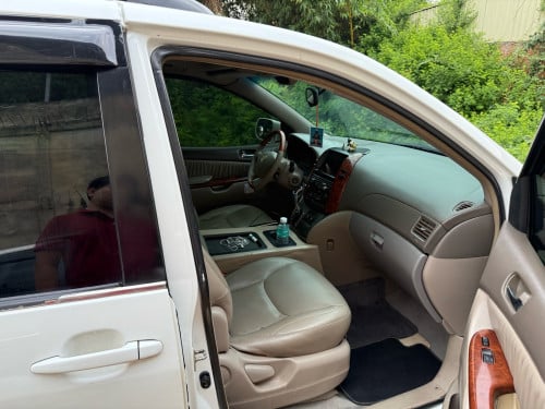 Sienna XLE/P1 (ហ្គាសហើយ)