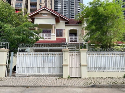 Single villa for rent Borey Chamkamorn
