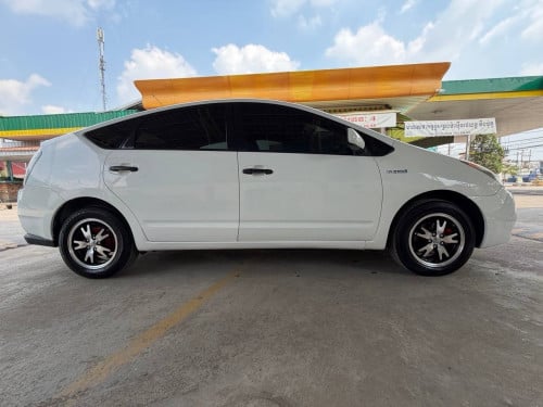 Toyata Prius 05ឡេីងfull ឡាន​ស្អាត​ ថ្មី​គ្មាន​កន្លែង​ទាស់​ ម៉ាស៊ីន​ប្រអប់​លេខ​ស្អាត​ 9800$ចរចា​