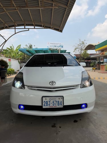 Toyata Prius 05ឡេីងfull ឡានស្អាត ថ្មីគ្មានកន្លែងទាស់ ម៉ាស៊ីនប្រអប់លេខស្អាត 9800$ចរចា