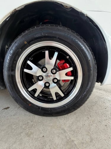 Toyata Prius 05ឡេីងfull ឡាន​ស្អាត​ ថ្មី​គ្មាន​កន្លែង​ទាស់​ ម៉ាស៊ីន​ប្រអប់​លេខ​ស្អាត​ 9800$ចរចា​