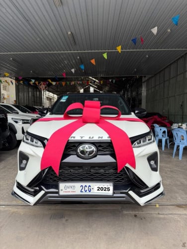 Toyota Fortuner Modelistar 2025ប្រើបាន10000km