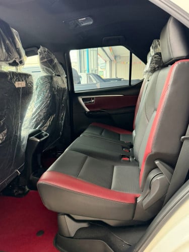 Toyota Fortuner Modelistar 2025ប្រើបាន10000km