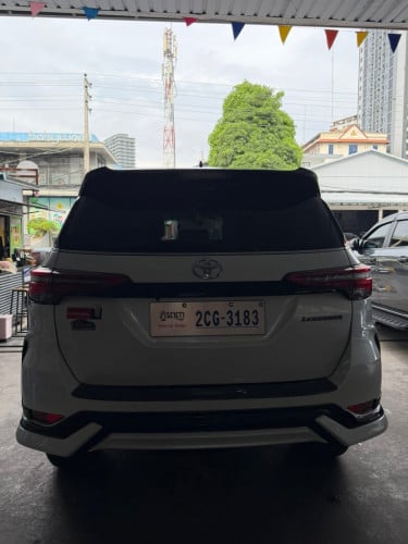 Toyota Fortuner Modelistar 2025ប្រើបាន10000km