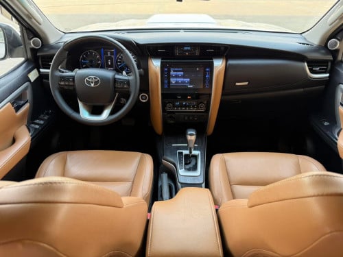 Toyota Fortuner2017 ប្រេីបាន5មុឺនគីឡូជាង តំលៃចរចាបានទៀត
