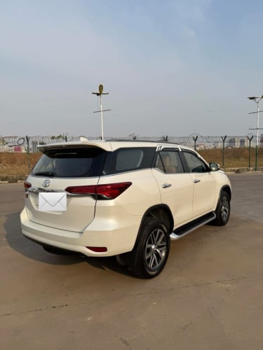 Toyota Fortuner2017 ប្រេីបាន5មុឺនគីឡូជាង តំលៃចរចាបានទៀត