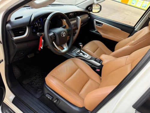 Toyota Fortuner2017 ប្រេីបាន5មុឺនគីឡូជាង តំលៃចរចាបានទៀត