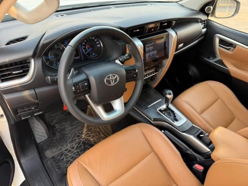 Toyota Fortuner2017 ប្រេីបាន5មុឺនគីឡូជាង តំលៃចរចាបានទៀត
