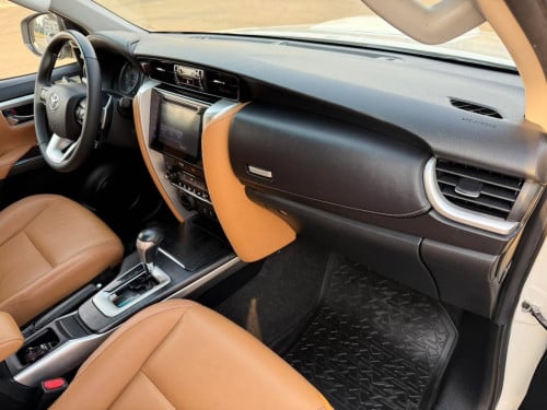 Toyota Fortuner2017 ប្រេីបាន5មុឺនគីឡូជាង តំលៃចរចាបានទៀត