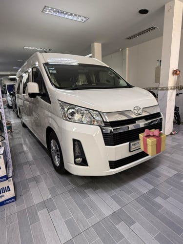 Toyota Hiace 2023 vip9set
