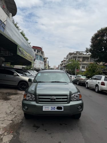 Toyota Highlander 2004 4ម៉ាសុីន(V4) ប៉ុង1 កៅអី3ជួរ ថ្នាំហ្សុីន90% 🔥ធានាឡាននៅថ្មី