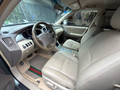 Toyota Highlander 2004 4ម៉ាសុីន(V4) ប៉ុង1 កៅអី3ជួរ ថ្នាំហ្សុីន90% 🔥ធានាឡាននៅថ្មី