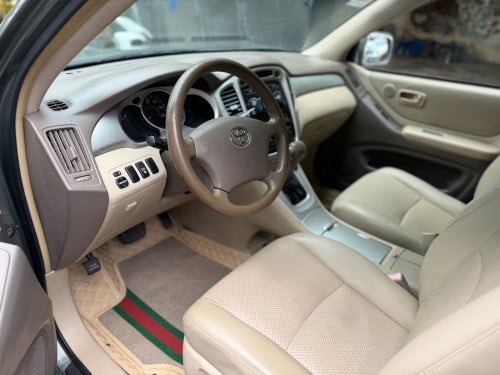 Toyota Highlander 2004 4ម៉ាសុីន(V4) ប៉ុង1 កៅអី3ជួរ ថ្នាំហ្សុីន90% 🔥ធានាឡាននៅថ្មី