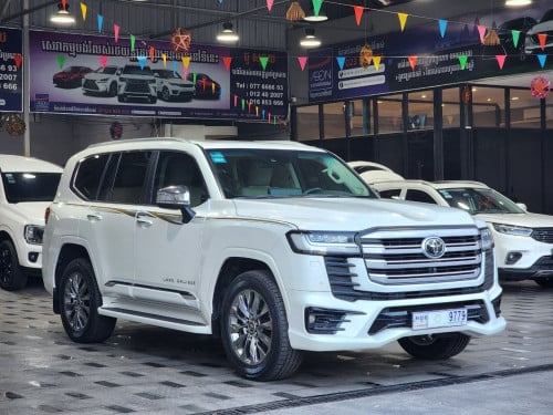Toyota Land Cruiser2023 VXR V6សាំងថ្មីខ្លាំងធានា