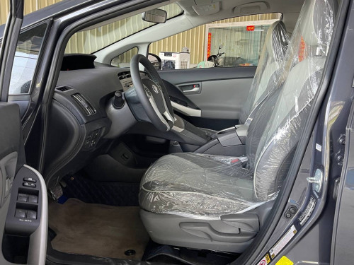 Toyota Prius 2014 option 3 Plug-in ទេីបតែចូលស្តុកថ្មី តម្លៃល្អ បង់រំលស់សិក្សា១៥នាទីដកឡាន