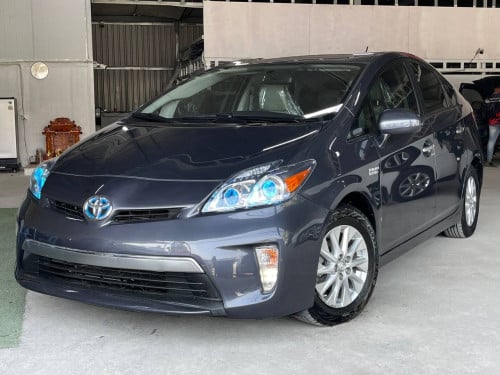 Toyota Prius 2014 option 3 Plug-in ទេីបតែចូលស្តុកថ្មី តម្លៃល្អ បង់រំលស់សិក្សា១៥នាទីដកឡាន