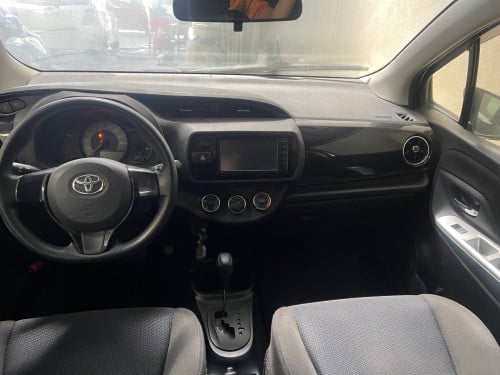 Toyota Vitz 015 ស្លាកលេខ