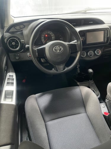 Toyota Vitz 015 ស្លាកលេខ