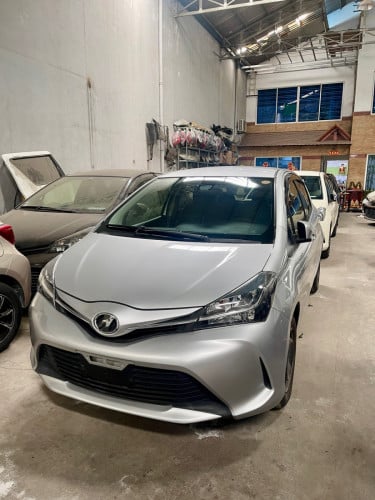 Toyota Vitz 016 ទឹកប្រាក់