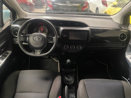 Toyota Vitz 016 ទឹកប្រាក់