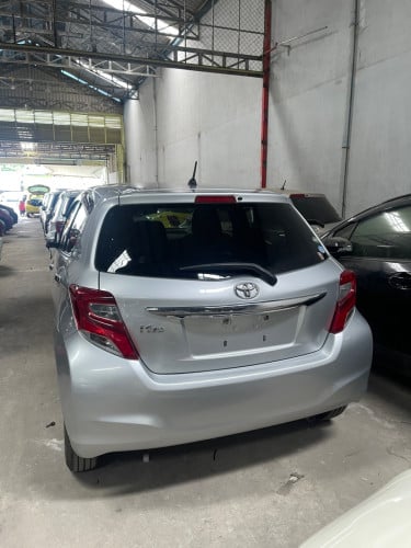 Toyota Vitz 016 ទឹកប្រាក់