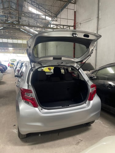 Toyota Vitz 016 ទឹកប្រាក់