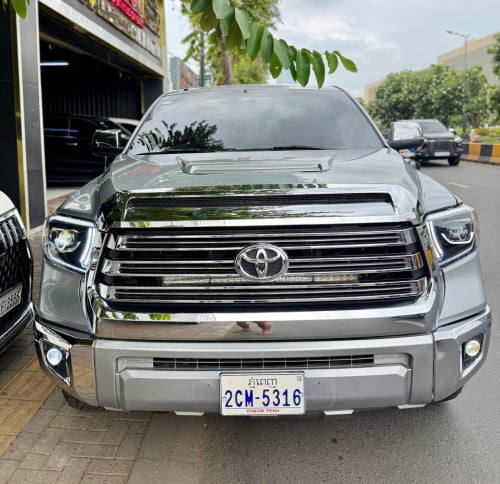 Tundra Limited 2010 ហ្គាលរួច✅ ស្លាកលេខខ្ពស់កប់ ឡាននៅថ្មីណាស់😍