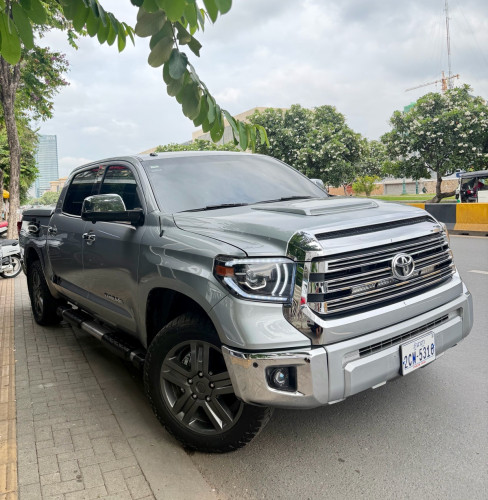 Tundra Limited 2010 ហ្គាលរួច✅ ស្លាកលេខខ្ពស់កប់ ឡាននៅថ្មីណាស់😍