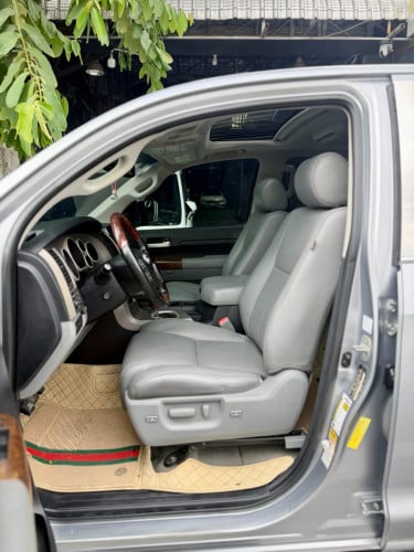 Tundra Limited 2010 ហ្គាលរួច✅ ស្លាកលេខខ្ពស់កប់ ឡាននៅថ្មីណាស់😍