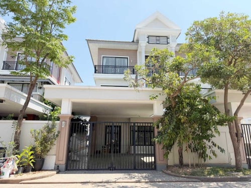 Twin B Villa For Rent In Borey Penghouth The Star Mera Garden 50m