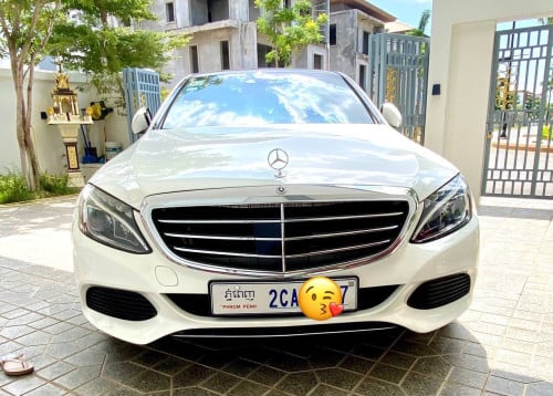 Year 015 Mercedes c300 luxury