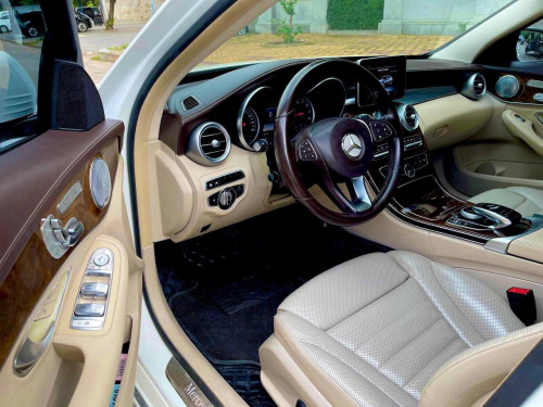Year 015 Mercedes c300 luxury