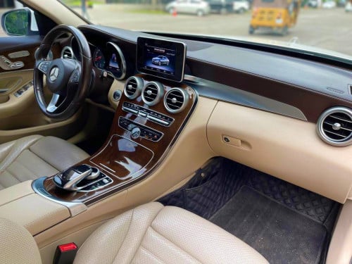 Year 015 Mercedes c300 luxury