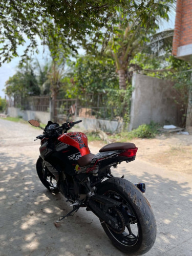 Z250 មានពន្ធកាត់ 1100$ចង់បានពិតចាំឆាតមក