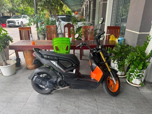 លក់បងៗ ម៉ូតូនៅម៉ាសុីនល្អ