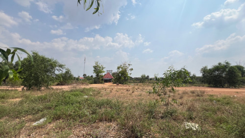 ដីកែវលក់បន្ទាន់ លក់ក្នុងតម្លៃដើម ទិញទុកអស់រយៈពេល៧ឆ្នាំ នៅជិតរង្វង់មូល ស្រុកក្រឡាញ់ ខេត្តសៀមរាប