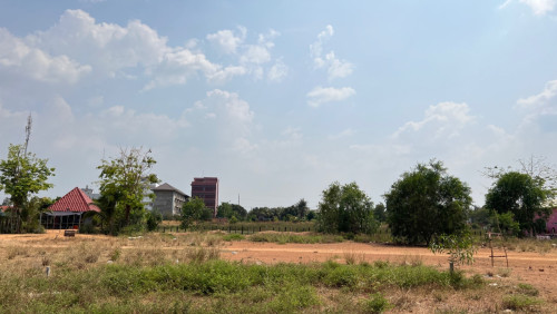 ដីកែវលក់បន្ទាន់ លក់ក្នុងតម្លៃដើម ទិញទុកអស់រយៈពេល៧ឆ្នាំ នៅជិតរង្វង់មូល ស្រុកក្រឡាញ់ ខេត្តសៀមរាប
