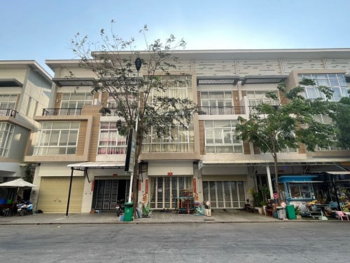 ផ្ទះអាជីវកម្មលក់