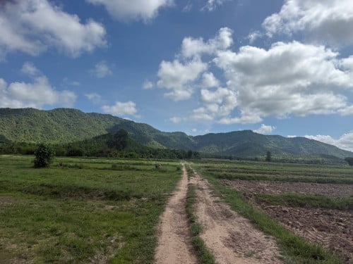 ដីលក់ទេសភាពស្អាតជាប់ជើងភ្នំ