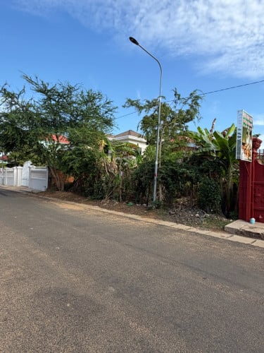 ដីកណ្តាលក្រុងស្ទឹងសែន